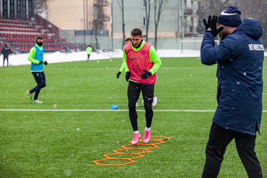 Trening piłkarzy Wieczystej Kraków na boisku Prądniczanki