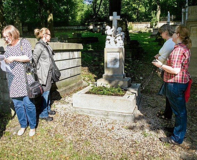 Komisja SKOZK oglądała wczoraj naprawione nagrobki