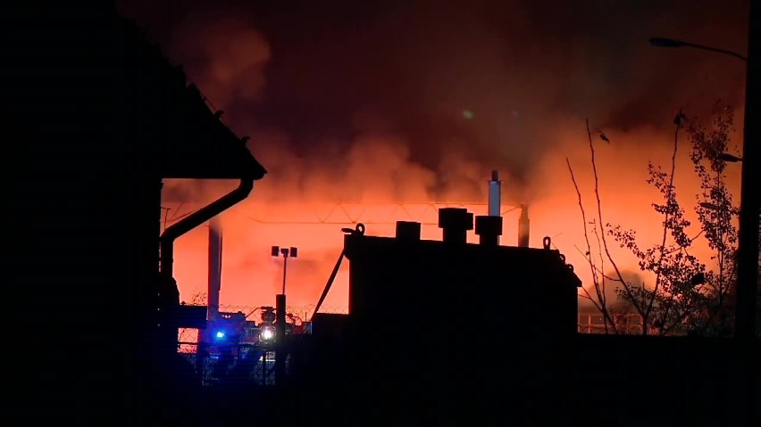 Pożar w Bytomiu. Ogień wybuchł na terenie zakładu w Stroszku