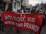 Protest "Stop segregacji sanitarnej" w Koszalinie. Sprzeciwiają się przymusowi szczepień [ZDJĘCIA]