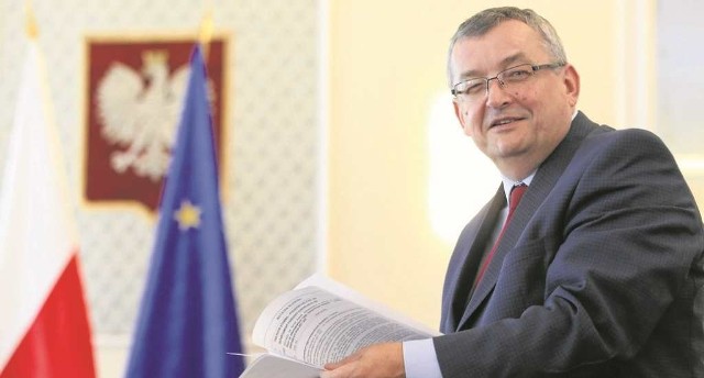 Minister Adamczyk w partii należy do komisji etyki