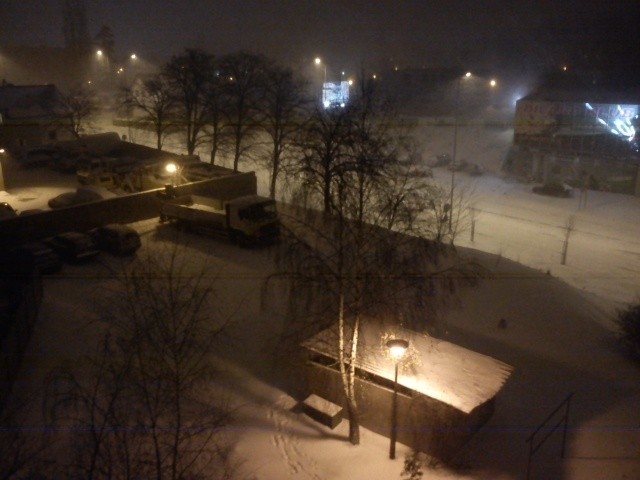 Lubuskie - atak zimy. O godzinie 23.00 śnieg sypie...