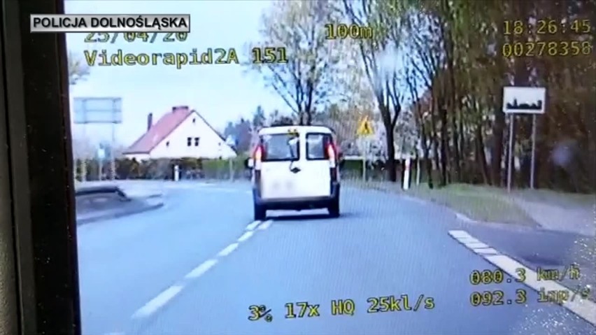 Policjanci z grupy SPEED zatrzymali kompletnie pijanego kierowcę busa 