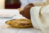 Cennik usług kościelnych. Ile zwykle płaci się za chrzest, ślub i pogrzeb w Małopolsce [STAWKI] 