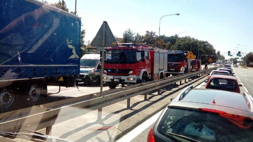 Wypadek w Mirkowie. Zderzyły się trzy samochody ciężarowe i...