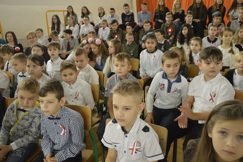 Uroczystości patriotyczne w Kijach. Uczczono trzy ważne rocznice w tym stulecie odzyskania niepodległości i harcerstwa w Kijach [ZDJĘCIA]