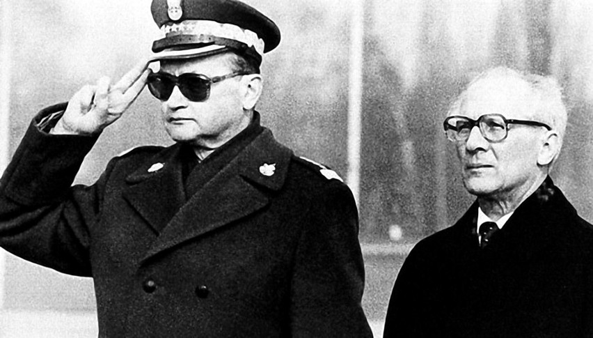 Generał Wojciech Jaruzelski i gensek NRD Erich Honecker....