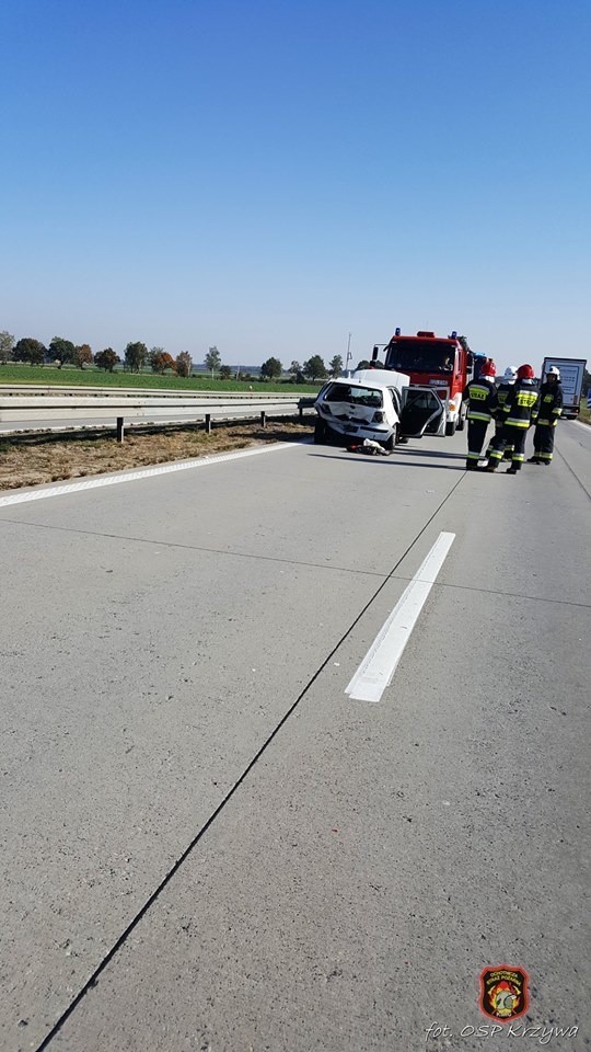 Wypadek na A4. Zderzenie 3 aut, dwie osoby ranne [ZDJĘCIA]