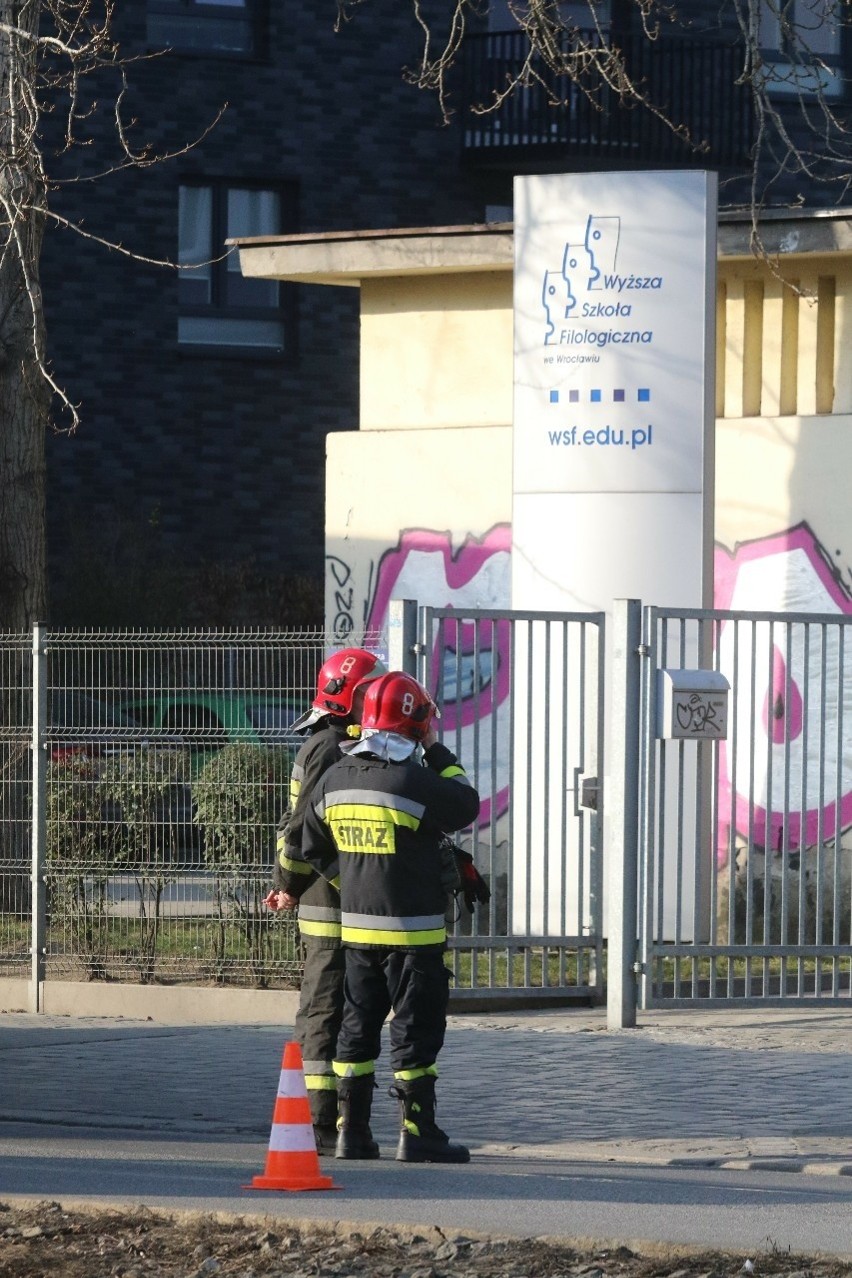 Alarm bombowy w szkole przy Sienkiewicza. Ewakuowano uczniów