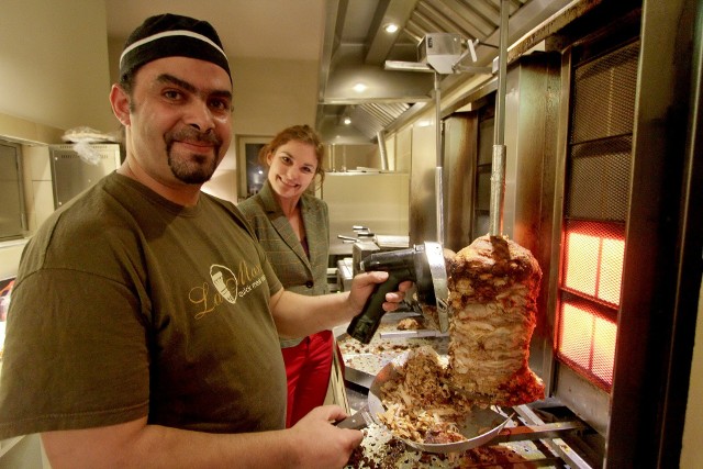 Łodzianie pokochali kebab i to to danie najczęściej zamawiają na wynos.