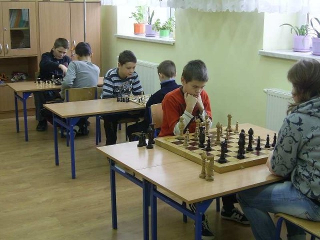 Turniej szachowy był jedną z imprez programu sportowego ferii we Włoszczowicach (gmina Kije).
