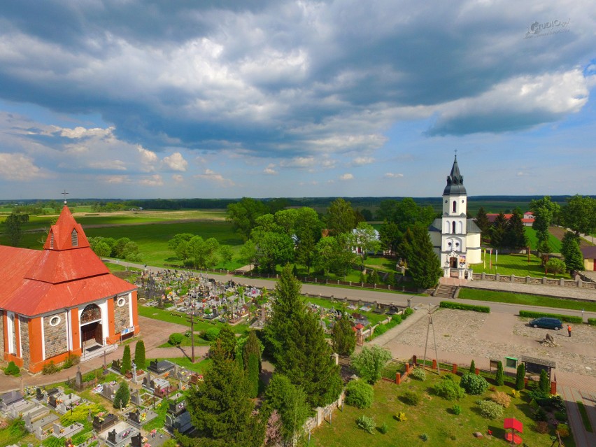 Widok na świątynie i cmentarz