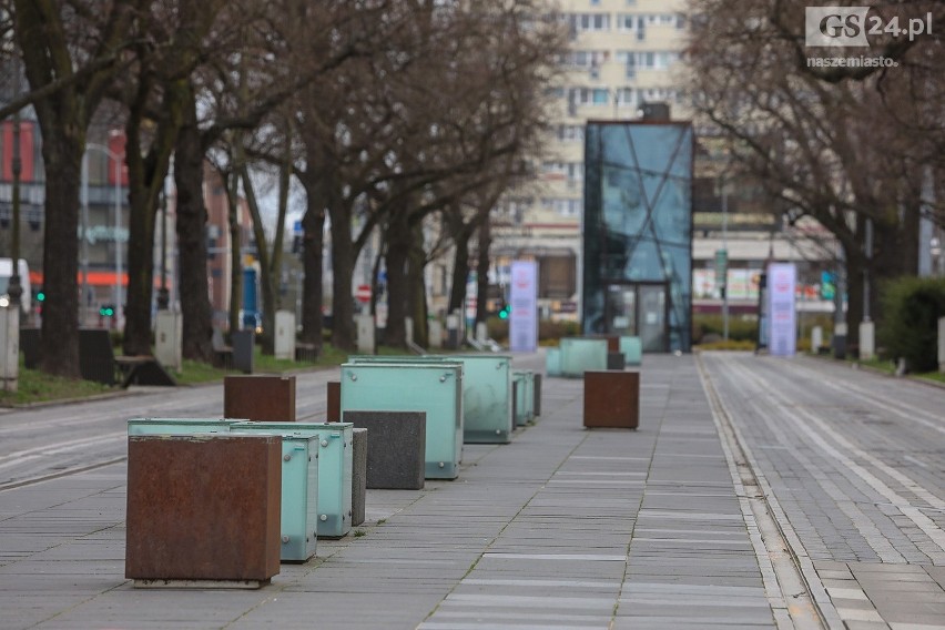Na ulicach Szczecina widać zmniejszony ruch pojazdów 