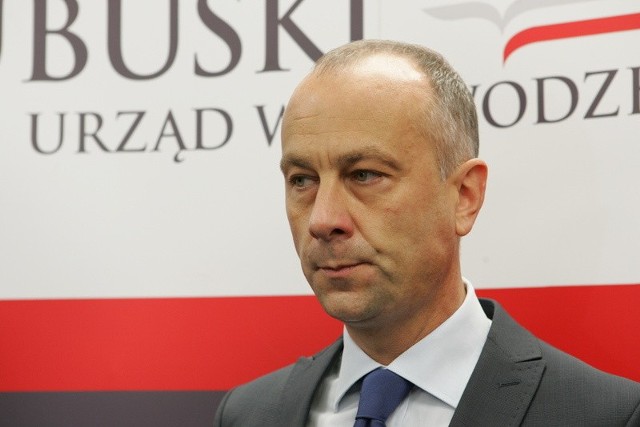 Wojewoda Marcin Jabłoński w ostrych słowach zareagował na wypowiedzi starosty Józefa Kruczkowskiego.