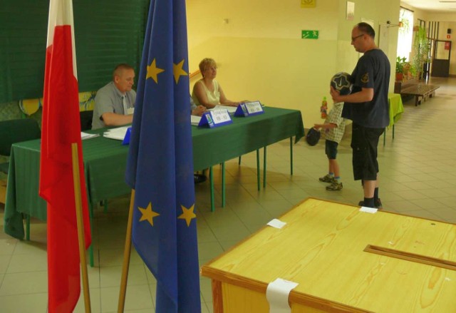 Głosowanie w Zespole Szkół Nr 2 w Nisku.