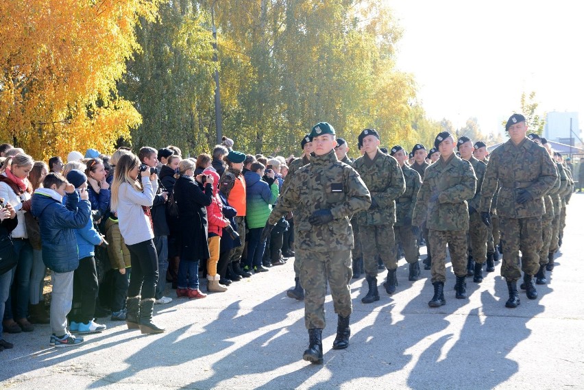 Ślubowanie klas wojskowych w XIV LO w Lublinie 