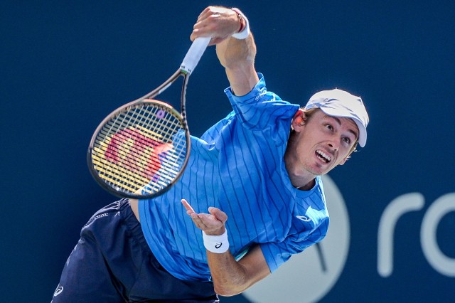 Alex de Minaur (na zdjęciu) awansował do finału turnieju w Toronto.