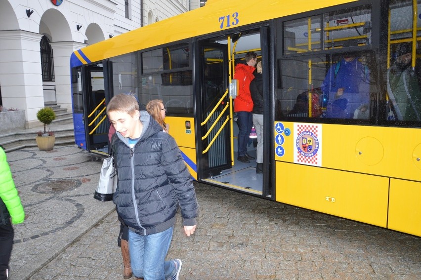 Pokazali nowe autobusy miejskie. Na prezentacji pojawili się fani komunikacji [ZDJĘCIA]