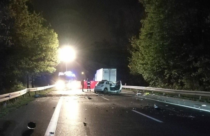 Fiat 500 kierowany przez 35-letniego Mariusza zjechał na...