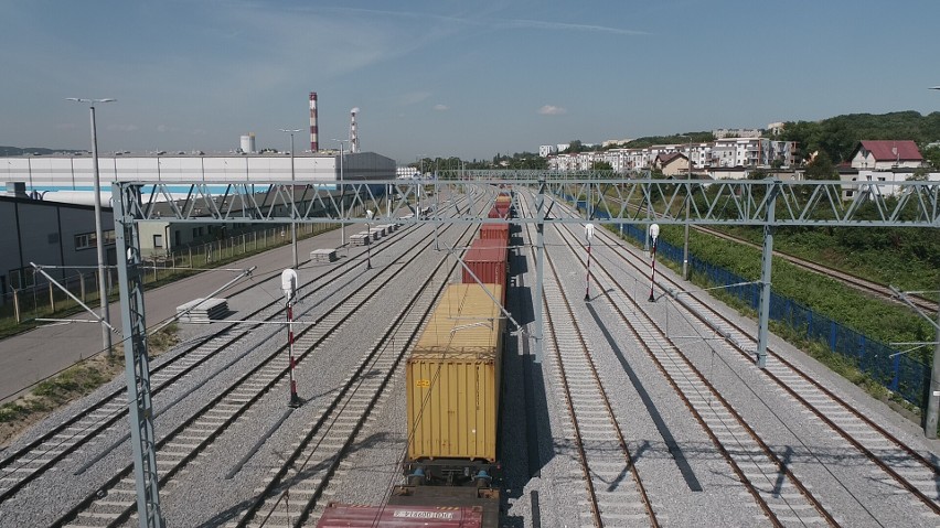 Poprawiono dostęp kolejowy do zachodniej części Portu Gdynia. Rozbudowa torowisk i ich elektryfikacja 