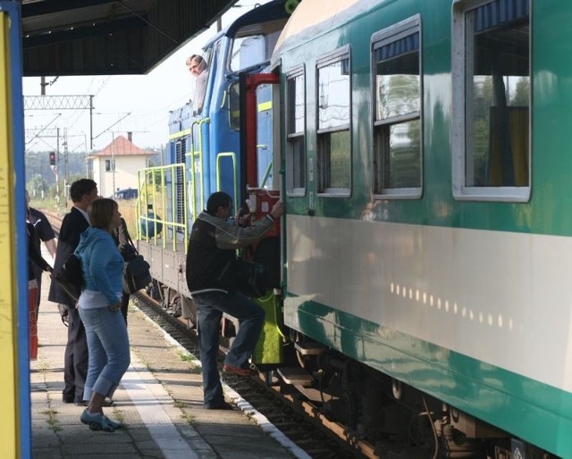 Na tarnobrzeskiej stacji z pociągu wysiadło sześć osób, a wsiadło siedemnaście.
