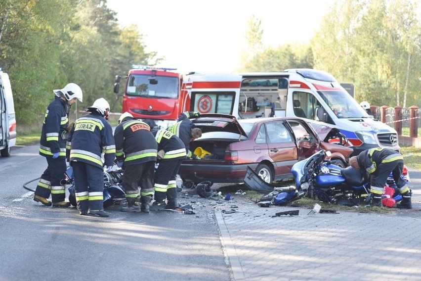 Dwóch motocyklistów w ciężkim stanie trafiło do szpitala po...