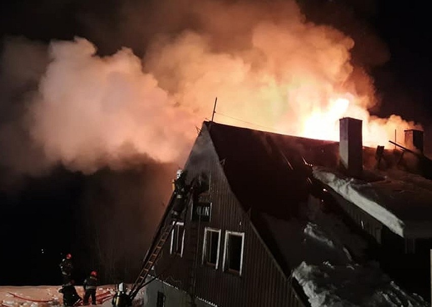 Tragiczny pożar w dawnym domu wczasowym Polon. Nie żyją 4 osoby (ZDJĘCIA)