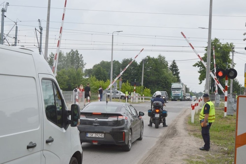Przejazd nie do końca bezpieczny. Akcja kolejarzy w Skarżysku-Kamiennej (ZDJĘCIA)
