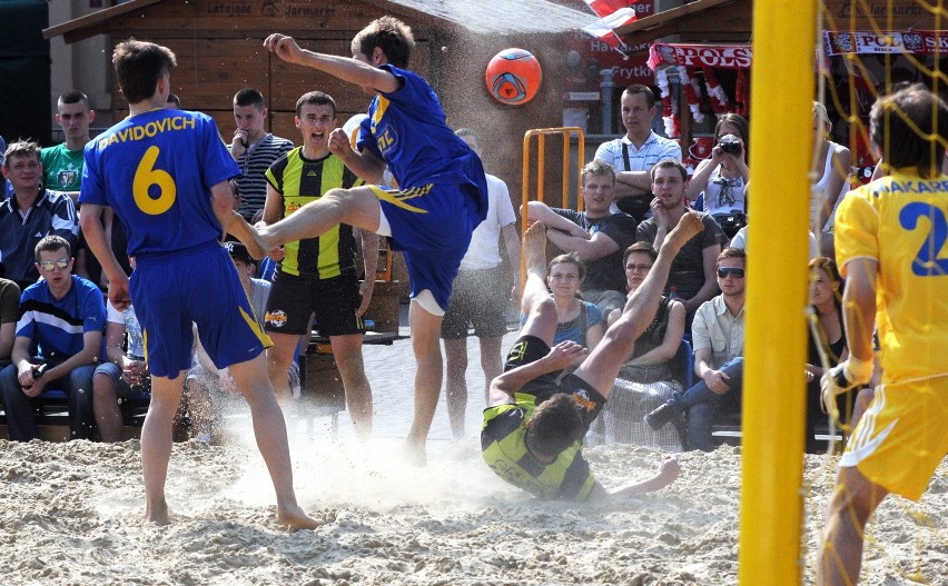 Ruszył turniej piłki plażowej na placu Zamkowym