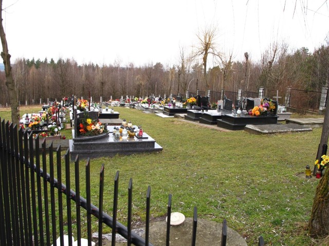 Władysław Ferek planował zarobić na sprzedaży ziemi, ale gmina zaplanowała tam cmentarz