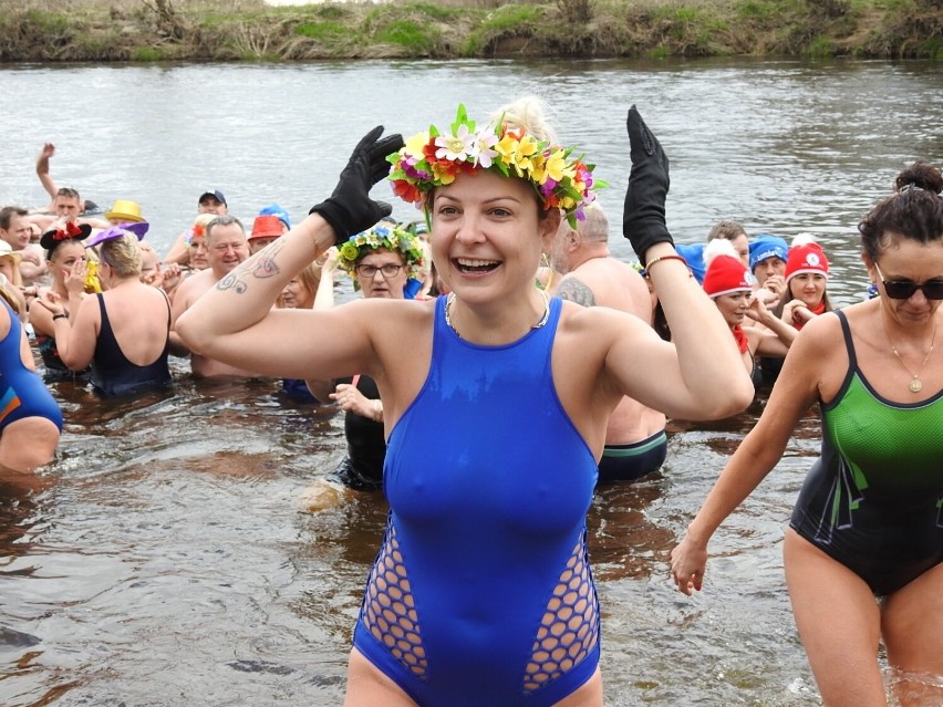 Magda Narożna spotkała się z fanami w wodzie, kąpała się pod...