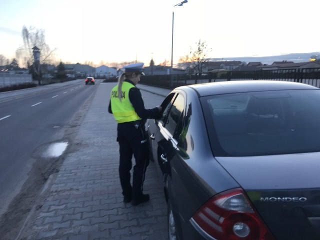 O rekordzistach długo można opowiadać. Policjanci z bydgoskiej „drogówki” z grupy SPEED namierzyli pędzącą skodę. Kierujący jechał z prędkością 151 km/h. Do zdarzenia doszło na krajowej 5 w miejscowości Stryszek. Wówczas policjanci z bydgoskiej grupy SPEED kontrolując ten odcinek drogi zauważyli skodę, która ze znaczną prędkością wyprzedzała pojazdy.