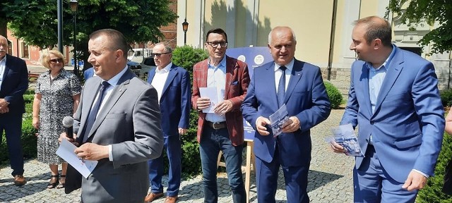 Spotkanie z dziennikarzami i mieszkańcami we Wschowie. Inauguracja promocji programu Nowy Ład w lubuskich powiatach. 18 czerwca 2021 r.