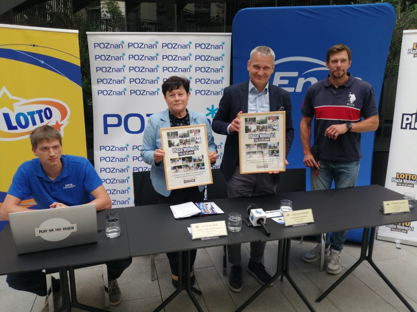 Damian Lisiecki (z prawej), organizator Lotto Plaży...