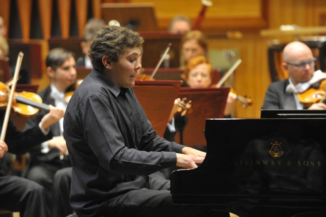 Szymon Nehring w 2014 r. wygrał X Międzynarodowy Konkurs Młodych Pianistów „Arthur Rubinstein in memoriam”, a już 7 grudnia zagra koncert inaugurujący XII edycję tego konkursu