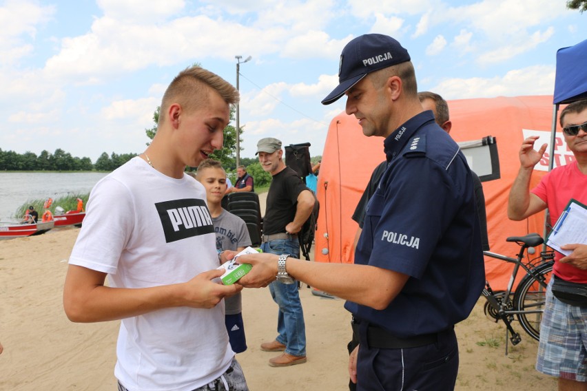 Maków Mazowiecki: "Bezpieczna woda-bezpieczne wakacje"- akcja policji [ZDJĘCIA+WIDEO]