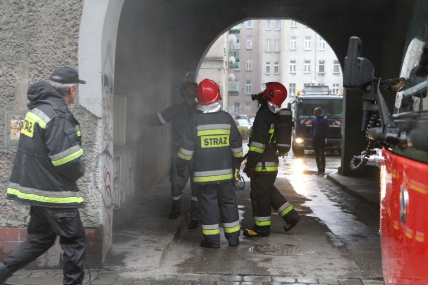 Około godz. 13. w piwnicy jednej z kamienic na ul. św....