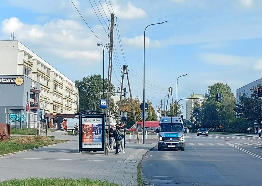 Kilkaset metrów dalej ten sam patrol zatrzymał się na widok...