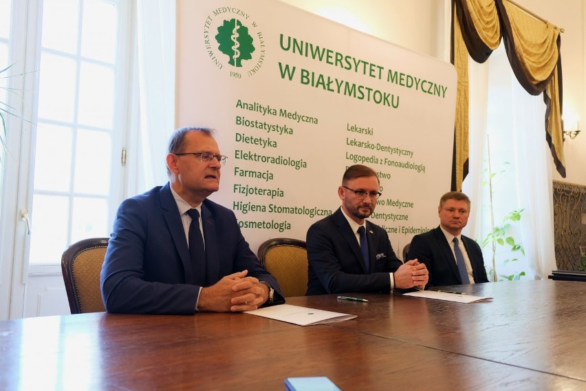 Razem będą kształcić studentów. UMB i szpital wojewódzki podpisały umowę (ZDJĘCIA)