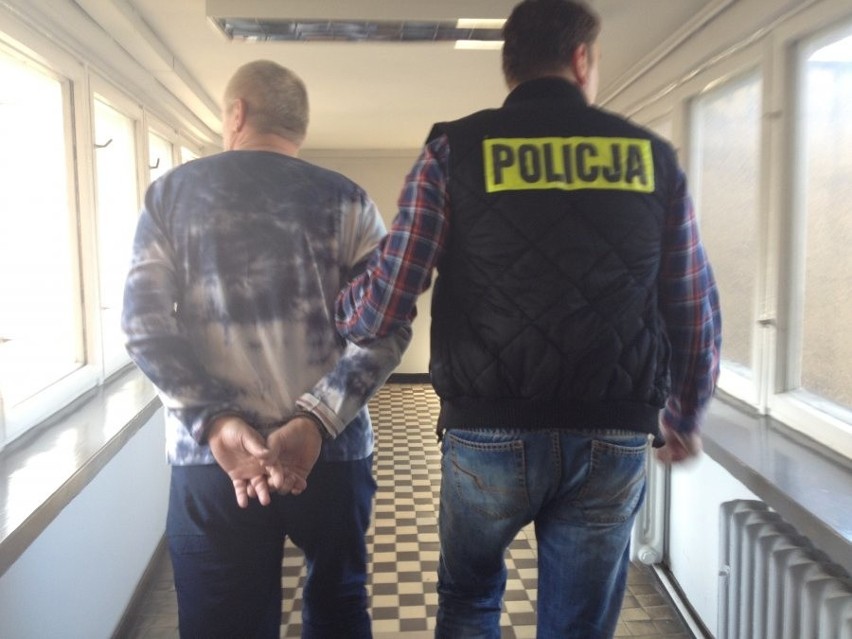 Bielsko-Biała: Policjanci i celnicy zatrzymali przemytników lewych fajek i dopalaczy [ZDJĘCIA]