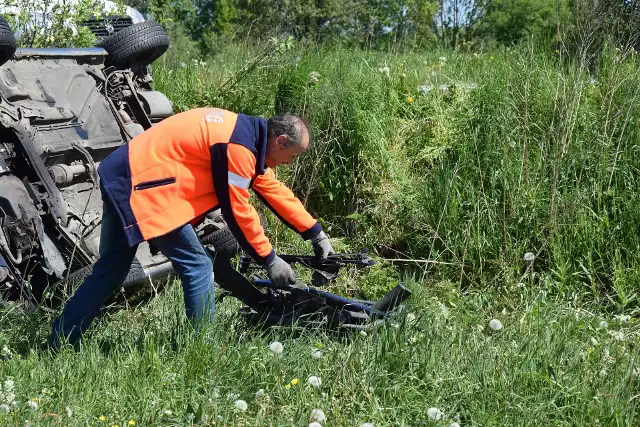 Wypadek na drodze przez łąki. 20-letni kierowca golfa z Kosakowa