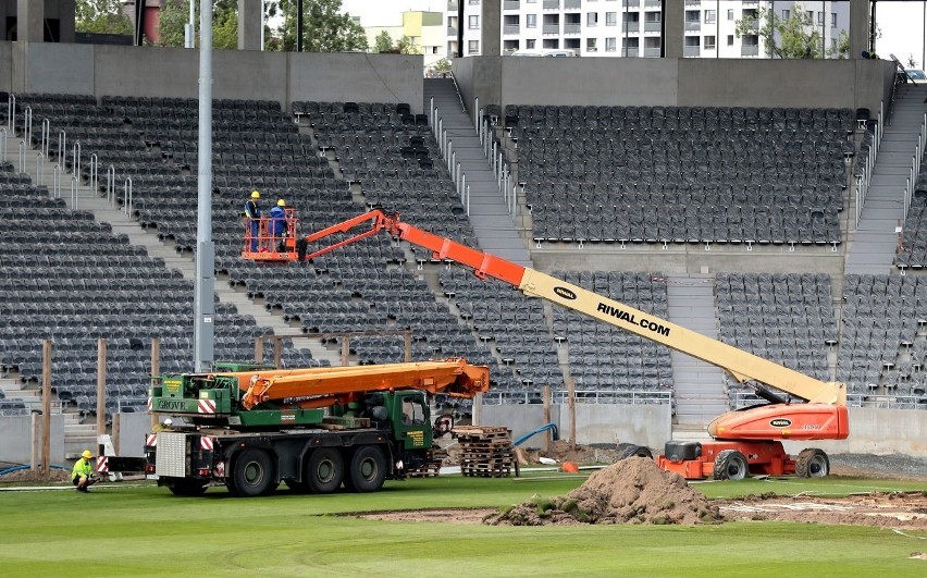 Przesuwanie boiska na Stadionie Pogoni Szczecin - stan 16...