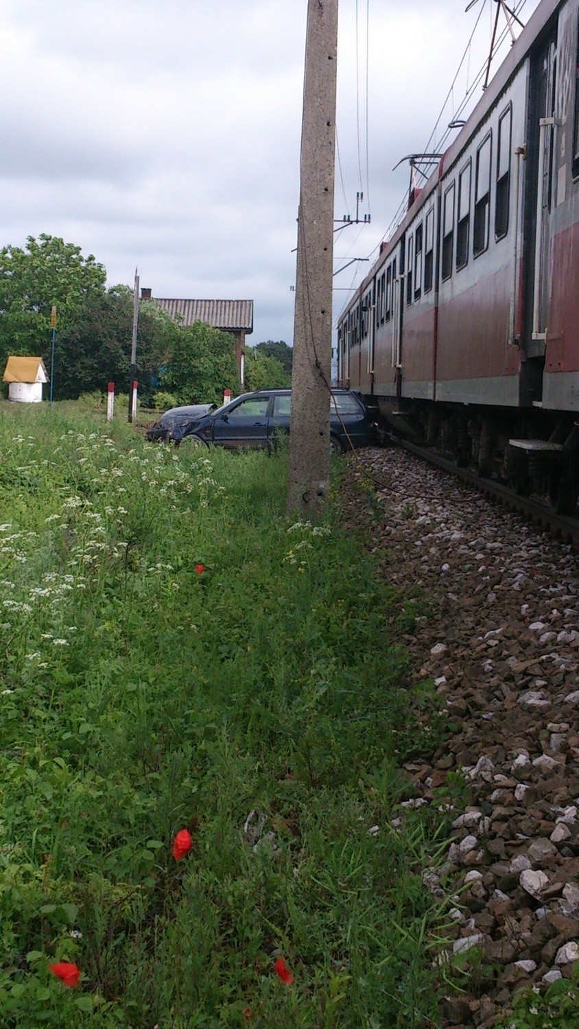 Na szlaku Trawniki-Rejowiec kierowca samochodu wjechał w pociąg