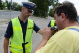 Pijany rowerzysta wjechał za radiowozem na podwórko bełchatowskiej komendy 