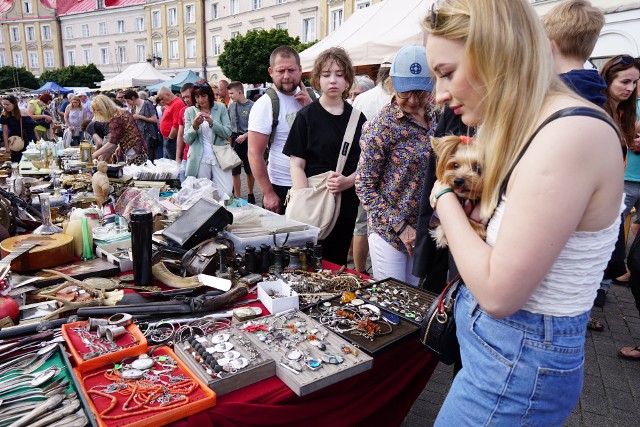 Lipcowa giełda staroci na placu Zamkowym