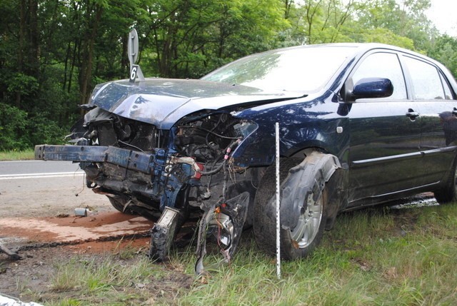 Toyota dachowała w Jeżowem.