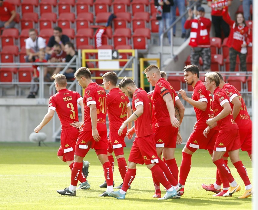 Koronawirus szachuje Widzew i Legię. Czy w piątek dojdzie do meczu?