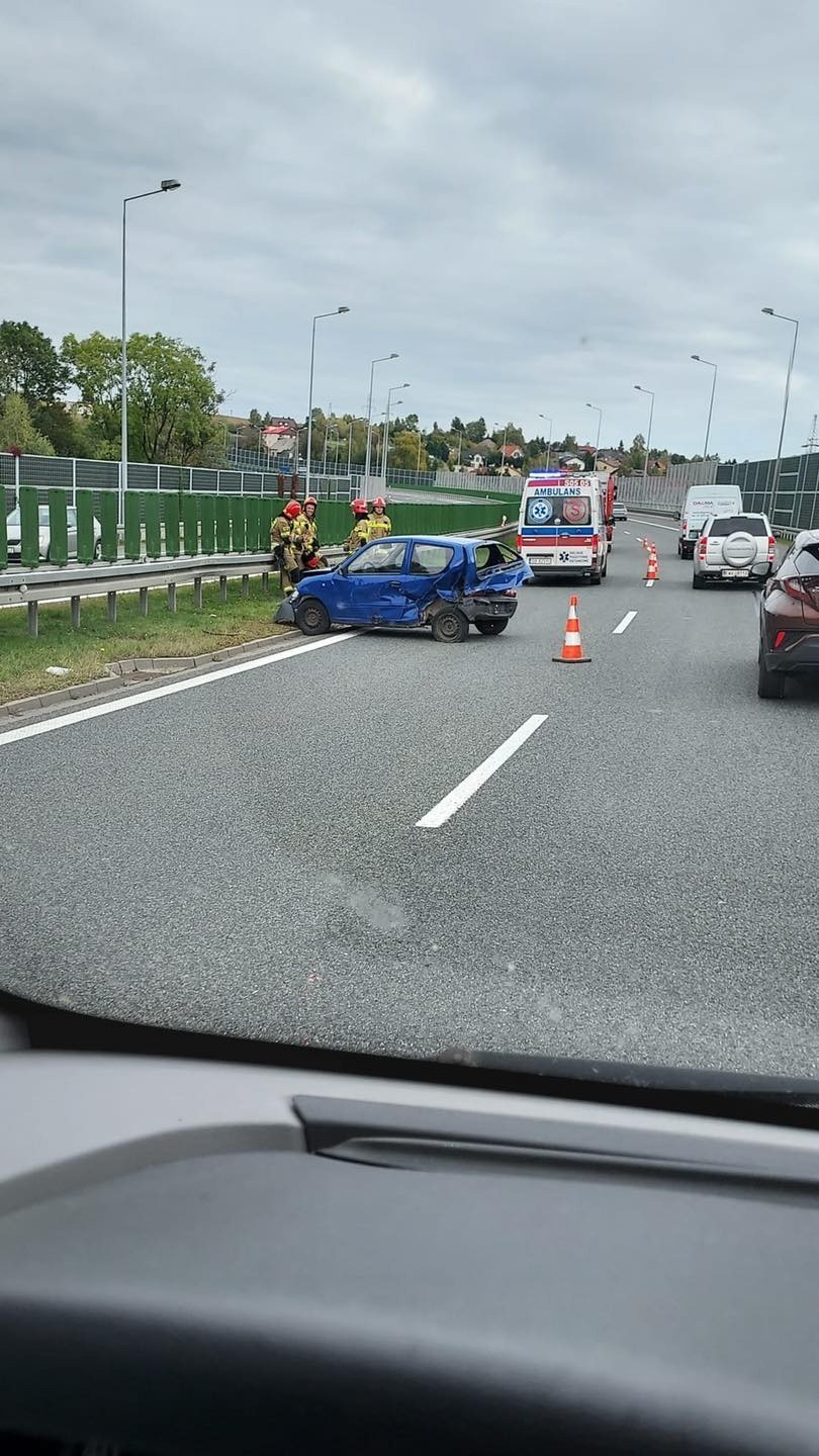 Wypadek dwóch samochodów osobowych na S1 w Bielsku-Białej