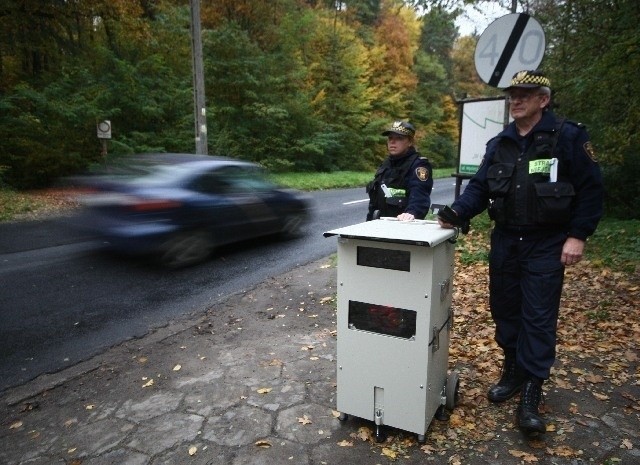 Straż miejska ma wystawiać mandaty na podstawie zdjęć z fotoradaru na dwa razy wyższą sumę niż w tym roku.