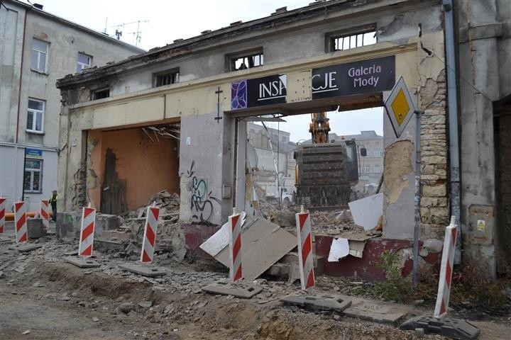 Częstochowa: Remont Warszawskiej. Trwa wyburzanie kamienicy przy ulicy Garibaldiego [ZDJĘCIA]